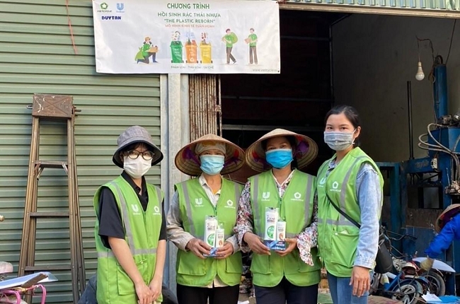 Chương trình Hồi sinh rác thải nhựa do Nhựa Duy Tân hợp tác với VietCycle và Unilever thực hiện